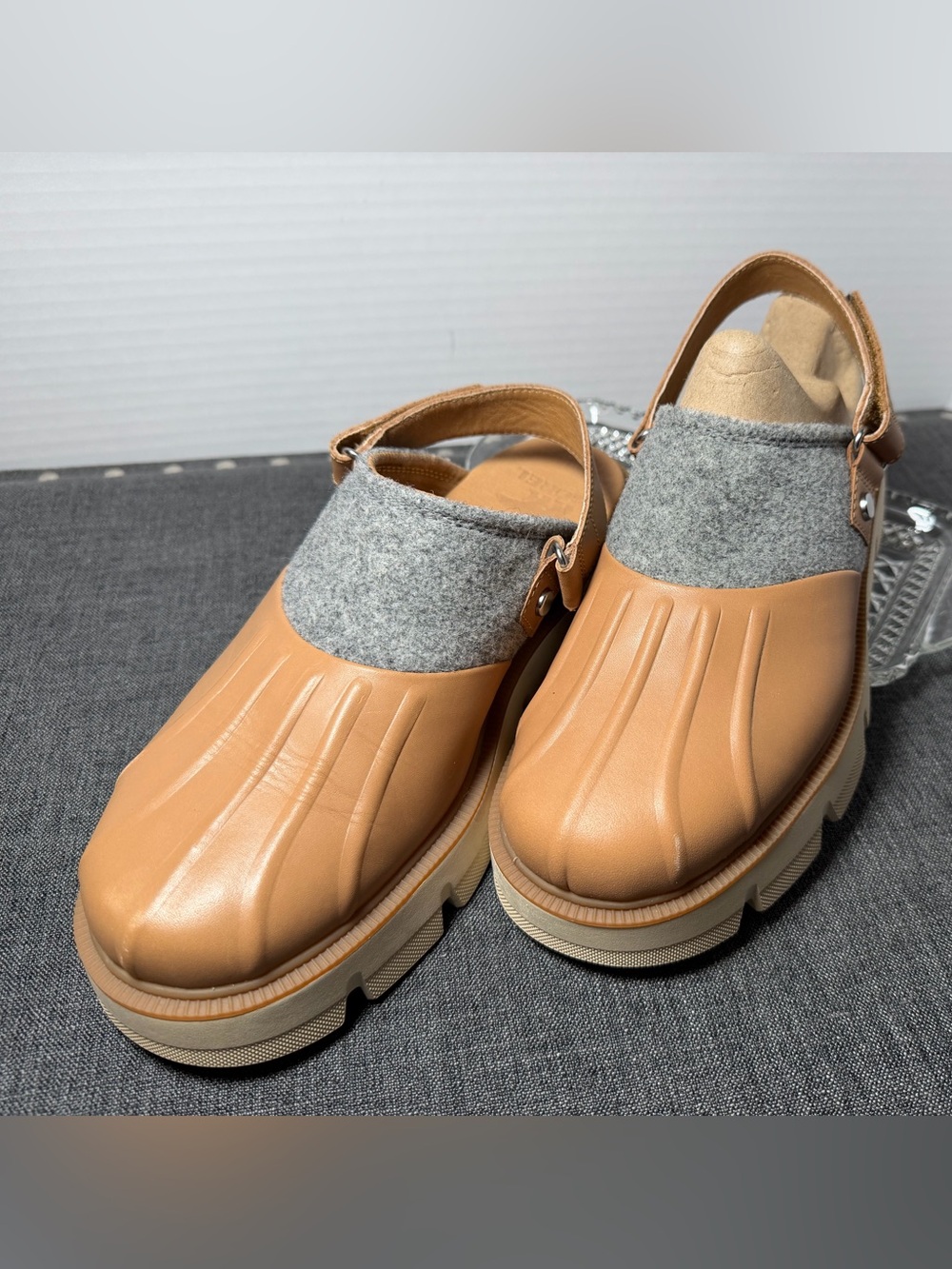 SOREL Rein CB Clog Slingback Tawny Buff Leather Grey Felt Mules Size 8